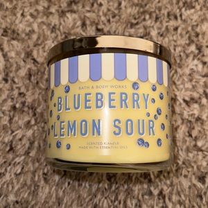 NEW! blueberry lemon sour bath & body works candle